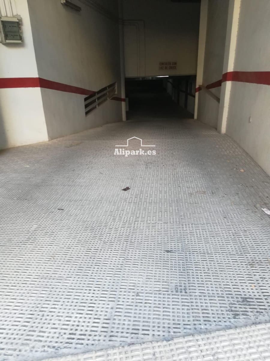 Garage for sale in Alicante / Alacant city - € 40,000 (Ref: 9453407)