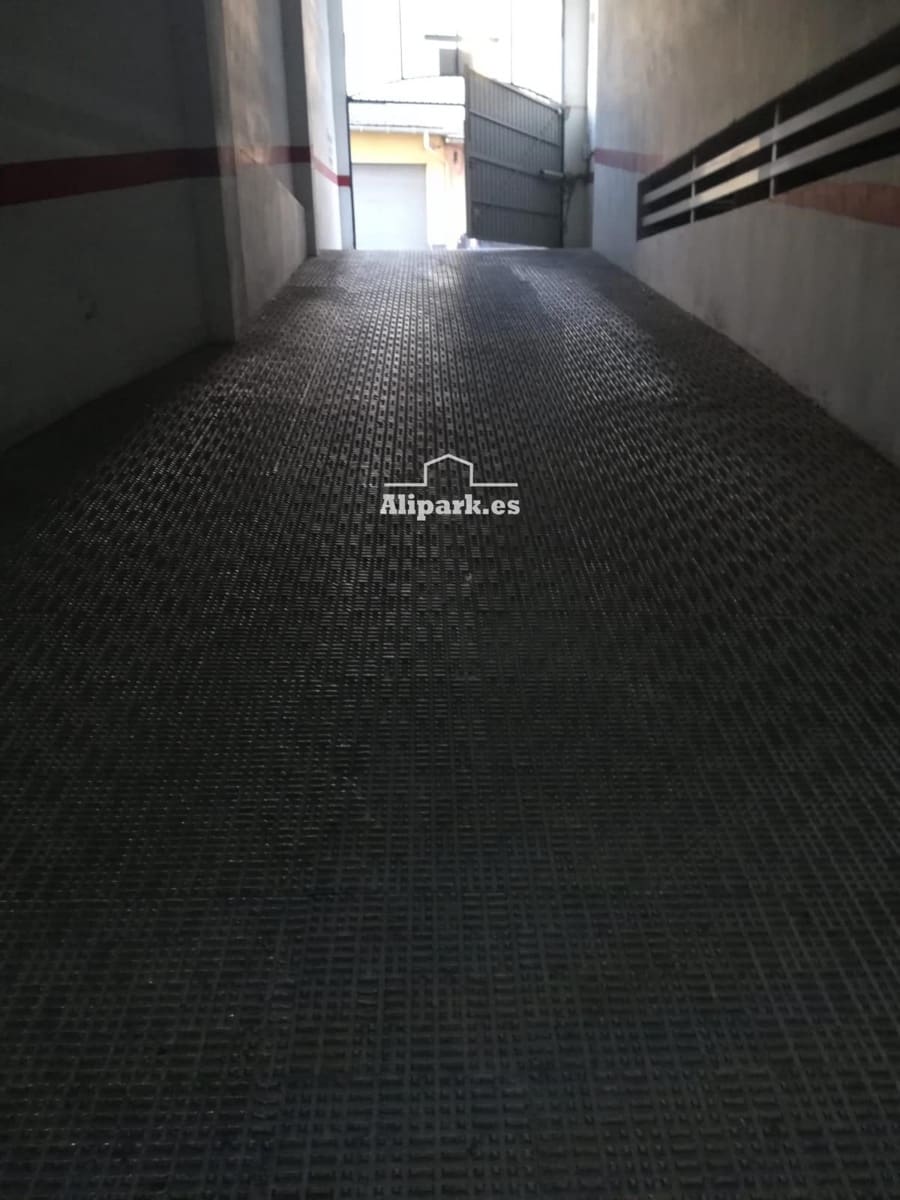 Garage for sale in Alicante / Alacant city - € 40,000 (Ref: 9453407)