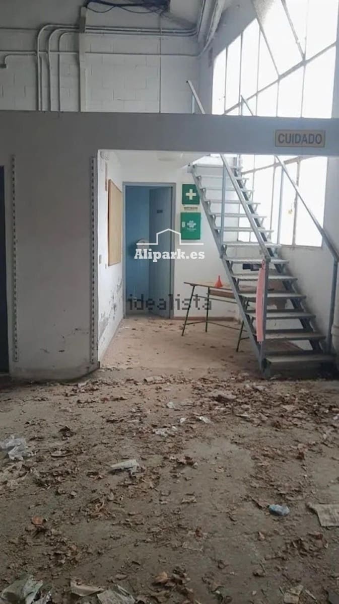 Kaupallinen myytävänä paikassa Alicante kaupunki - 310 000 € (Ref: 9453409)