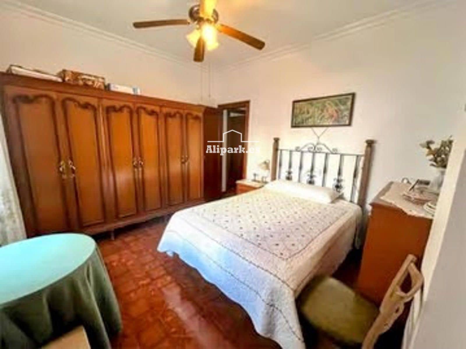 4 bedroom Flat for sale in Alicante / Alacant city - € 229,000 (Ref: 9453410)