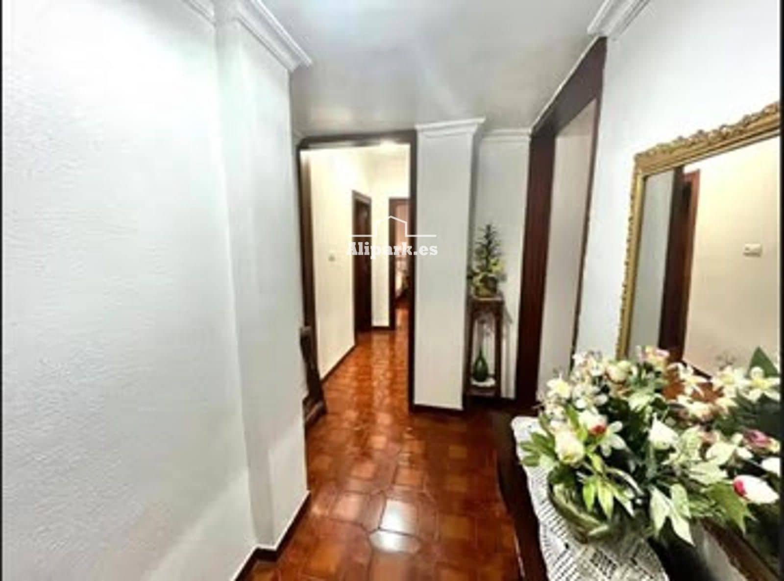 4 bedroom Flat for sale in Alicante / Alacant city - € 229,000 (Ref: 9453410)