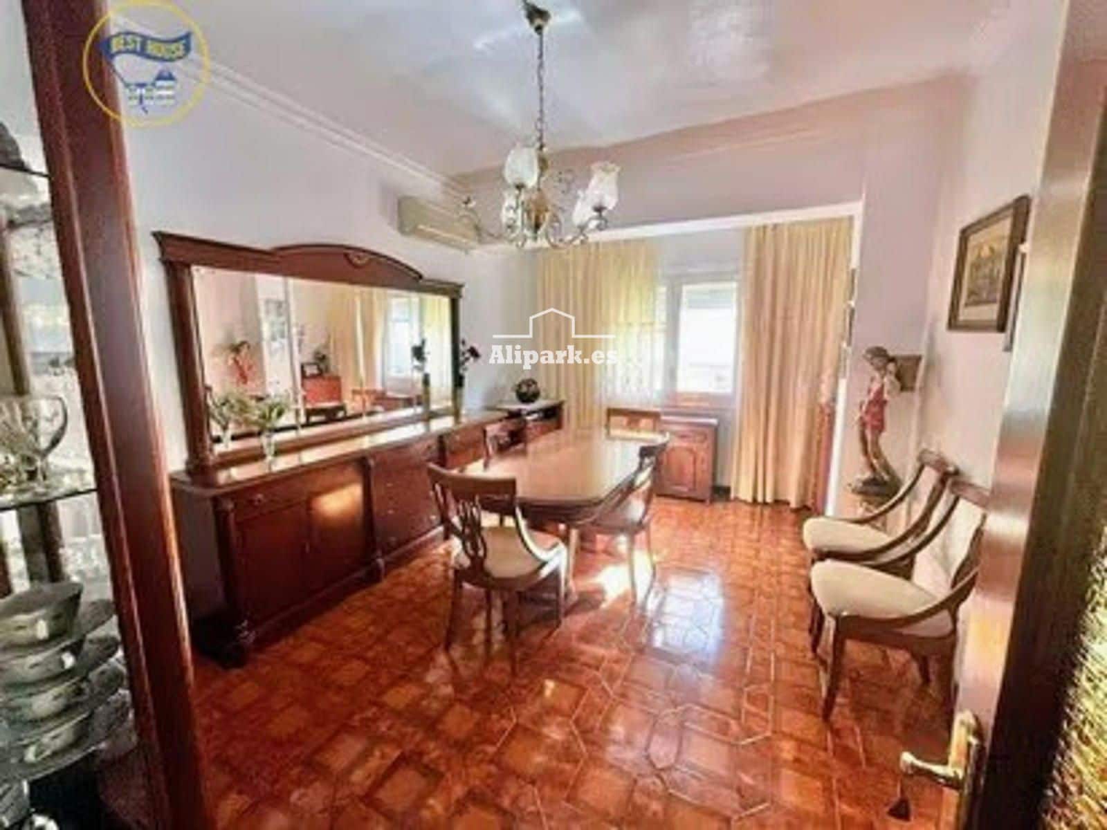 4 bedroom Flat for sale in Alicante / Alacant city - € 229,000 (Ref: 9453410)