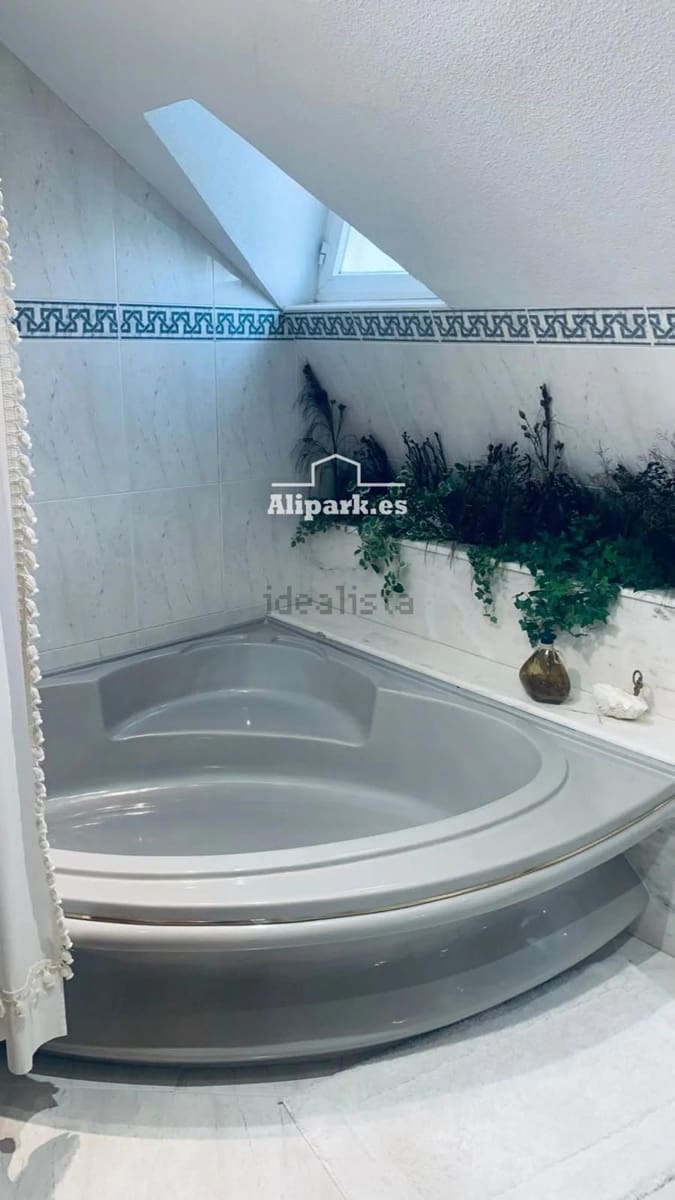 6 bedroom Villa for sale in San Vicente / Sant Vicent del Raspeig with pool garage - € 715,000 (Ref: 9453411)