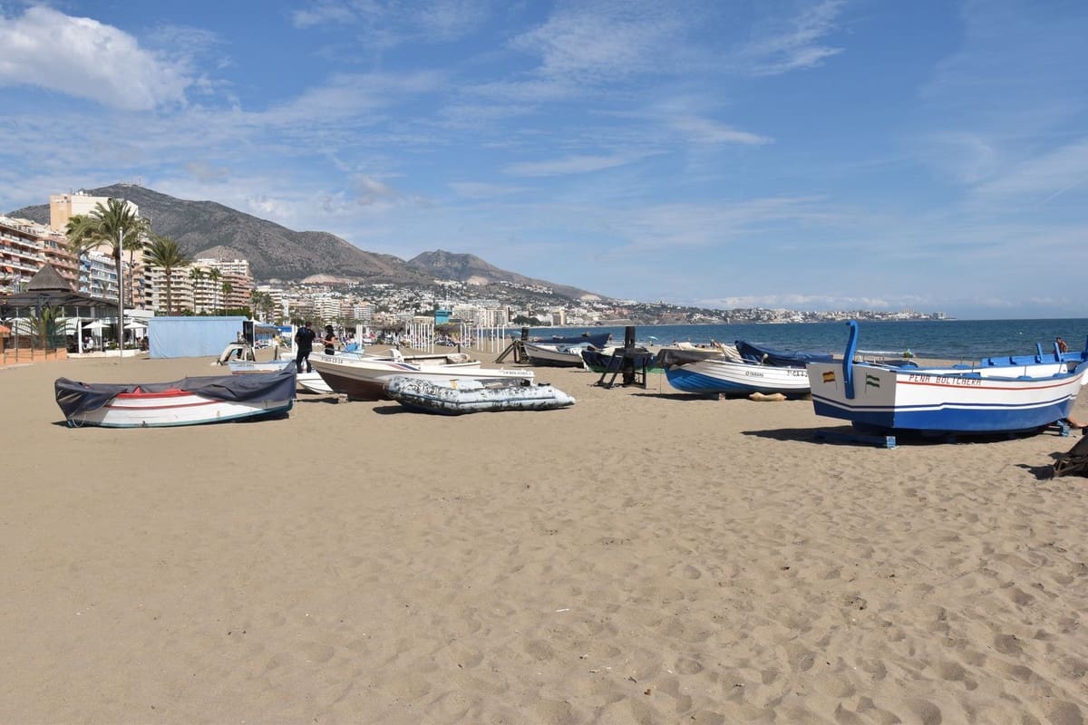 2 bedroom Apartment for sale in Fuengirola - € 405,000 (Ref: 9479573)
