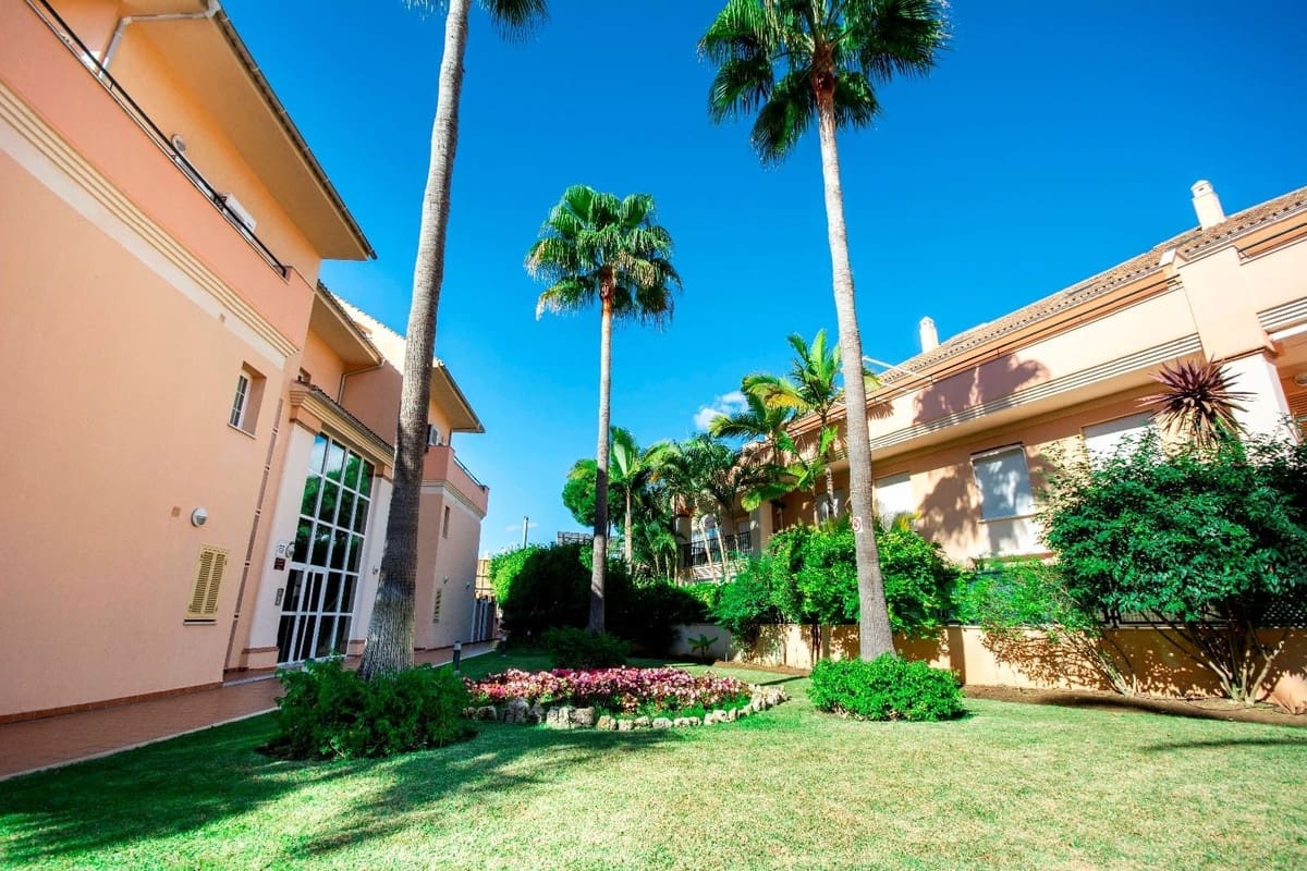 2 soverom Penthouse til salgs i Marbella med svømmebasseng garasje - € 408 000 (Ref: 9479577)