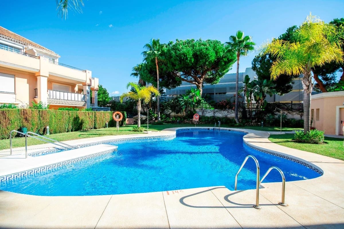 2 soverom Penthouse til salgs i Marbella med svømmebasseng garasje - € 408 000 (Ref: 9479577)