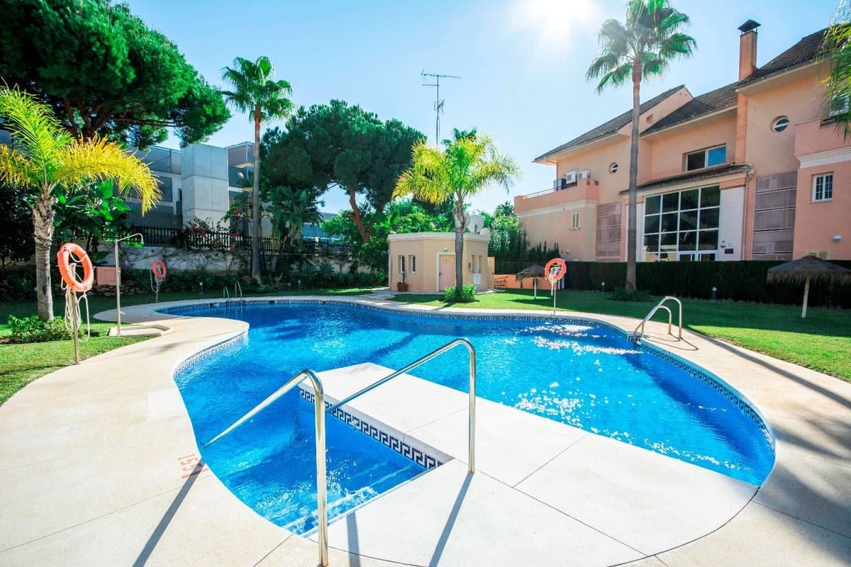 2 soverom Penthouse til salgs i Marbella med svømmebasseng garasje - € 408 000 (Ref: 9479577)