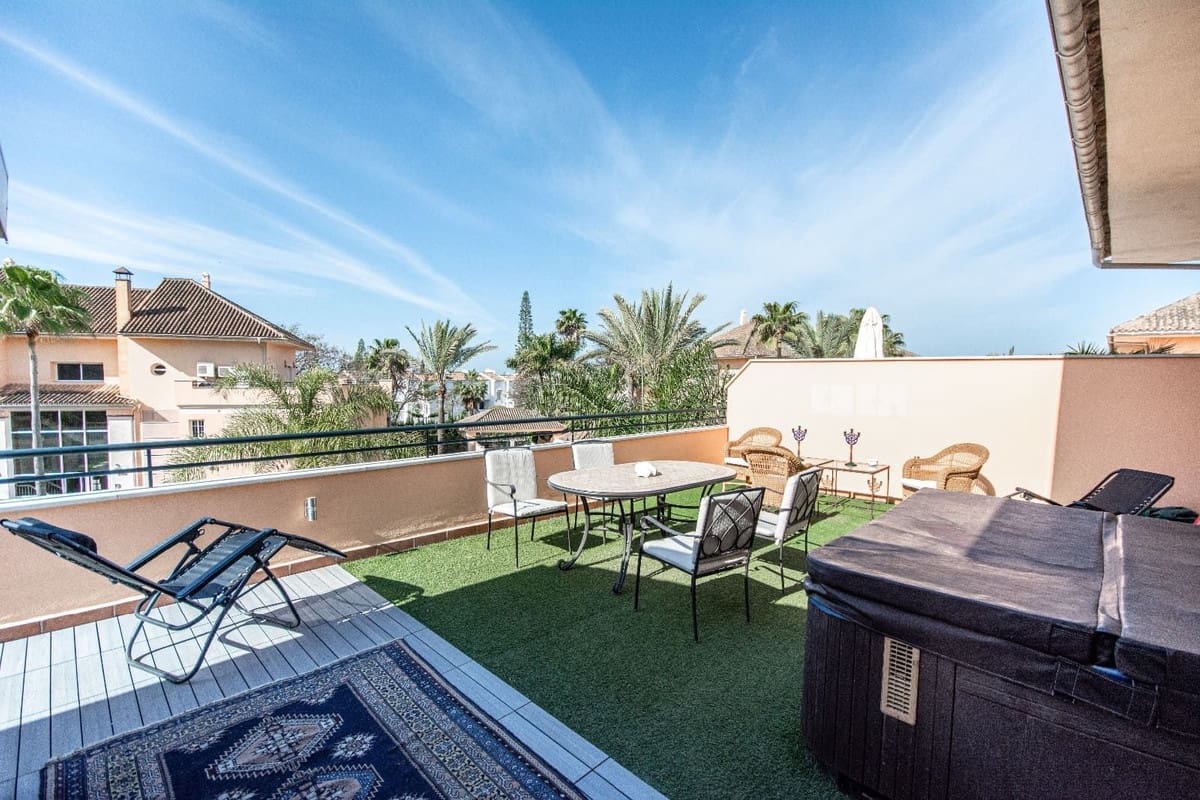 2 soverom Penthouse til salgs i Marbella med svømmebasseng garasje - € 408 000 (Ref: 9479577)