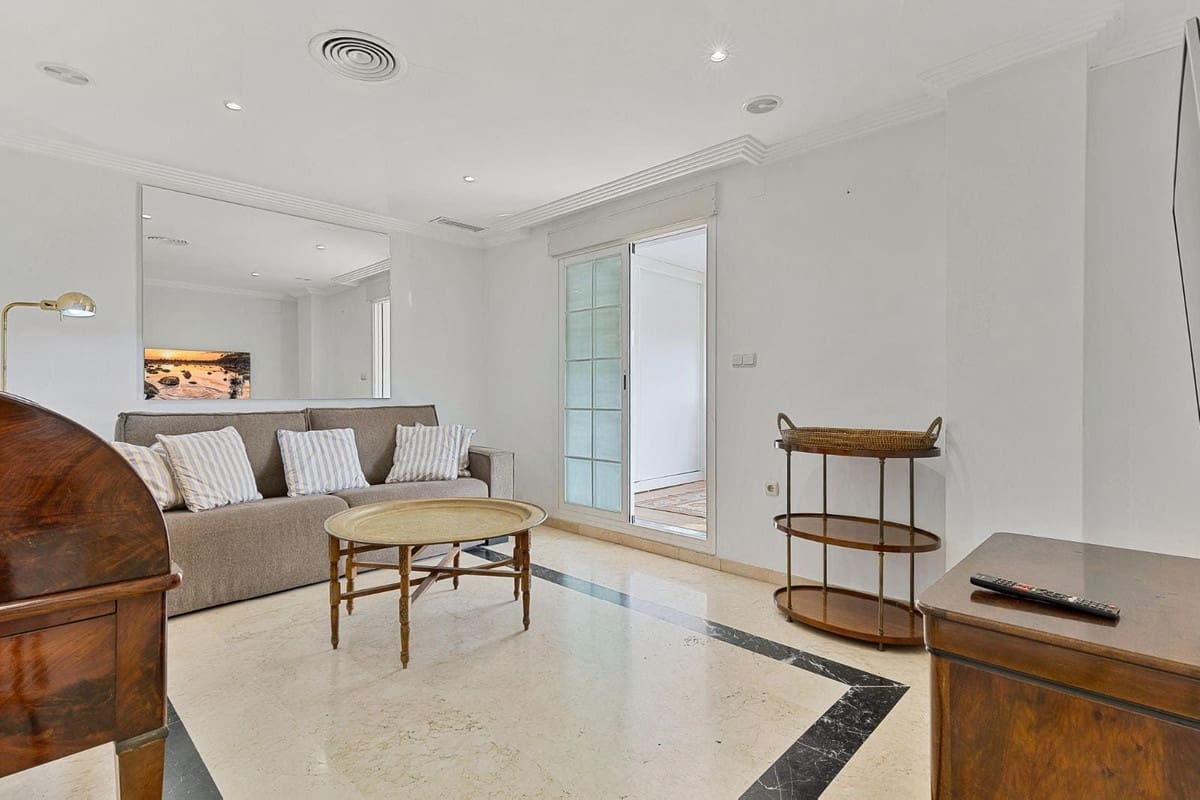 2 soverom Penthouse til salgs i Marbella med svømmebasseng garasje - € 408 000 (Ref: 9479577)