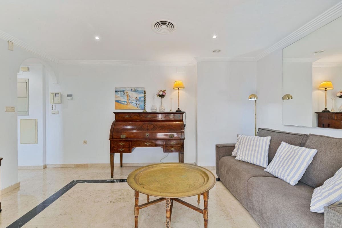 2 soverom Penthouse til salgs i Marbella med svømmebasseng garasje - € 408 000 (Ref: 9479577)