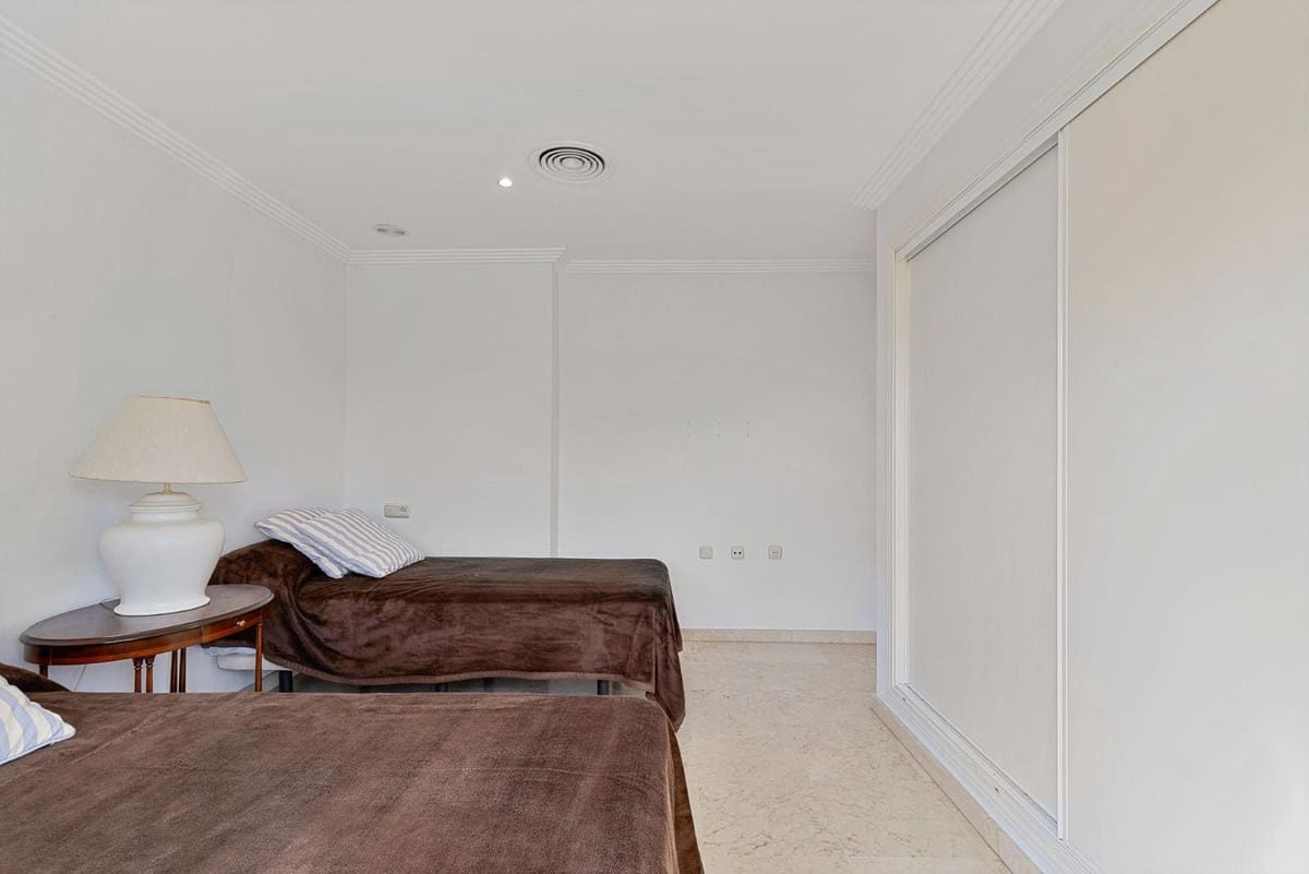 2 soverom Penthouse til salgs i Marbella med svømmebasseng garasje - € 408 000 (Ref: 9479577)