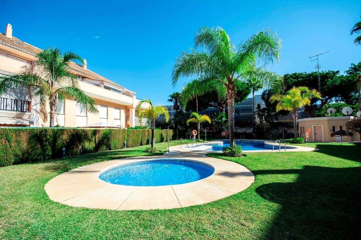 2 soverom Penthouse til salgs i Marbella med svømmebasseng garasje - € 408 000 (Ref: 9479577)