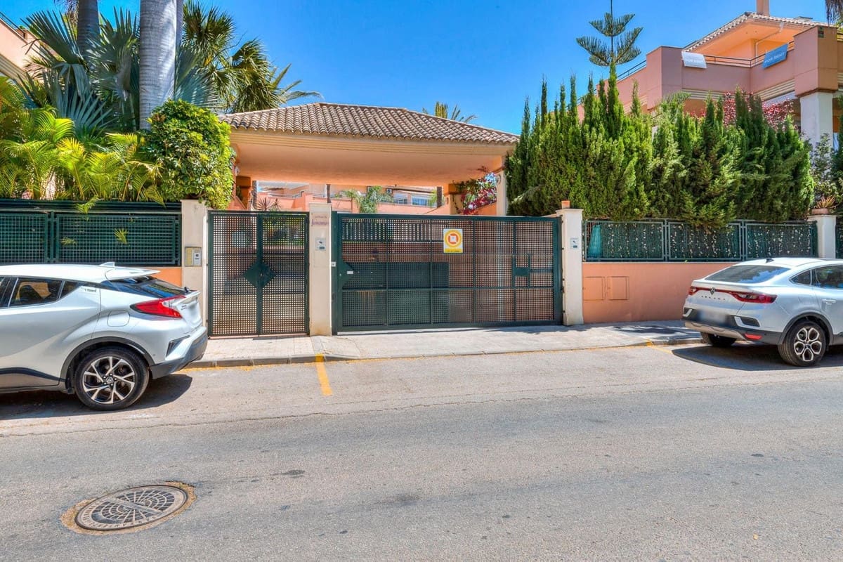 2 soverom Penthouse til salgs i Marbella med svømmebasseng garasje - € 408 000 (Ref: 9479577)