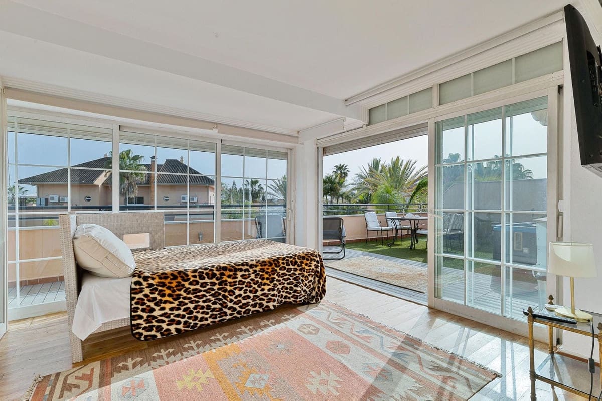 2 soverom Penthouse til salgs i Marbella med svømmebasseng garasje - € 408 000 (Ref: 9479577)