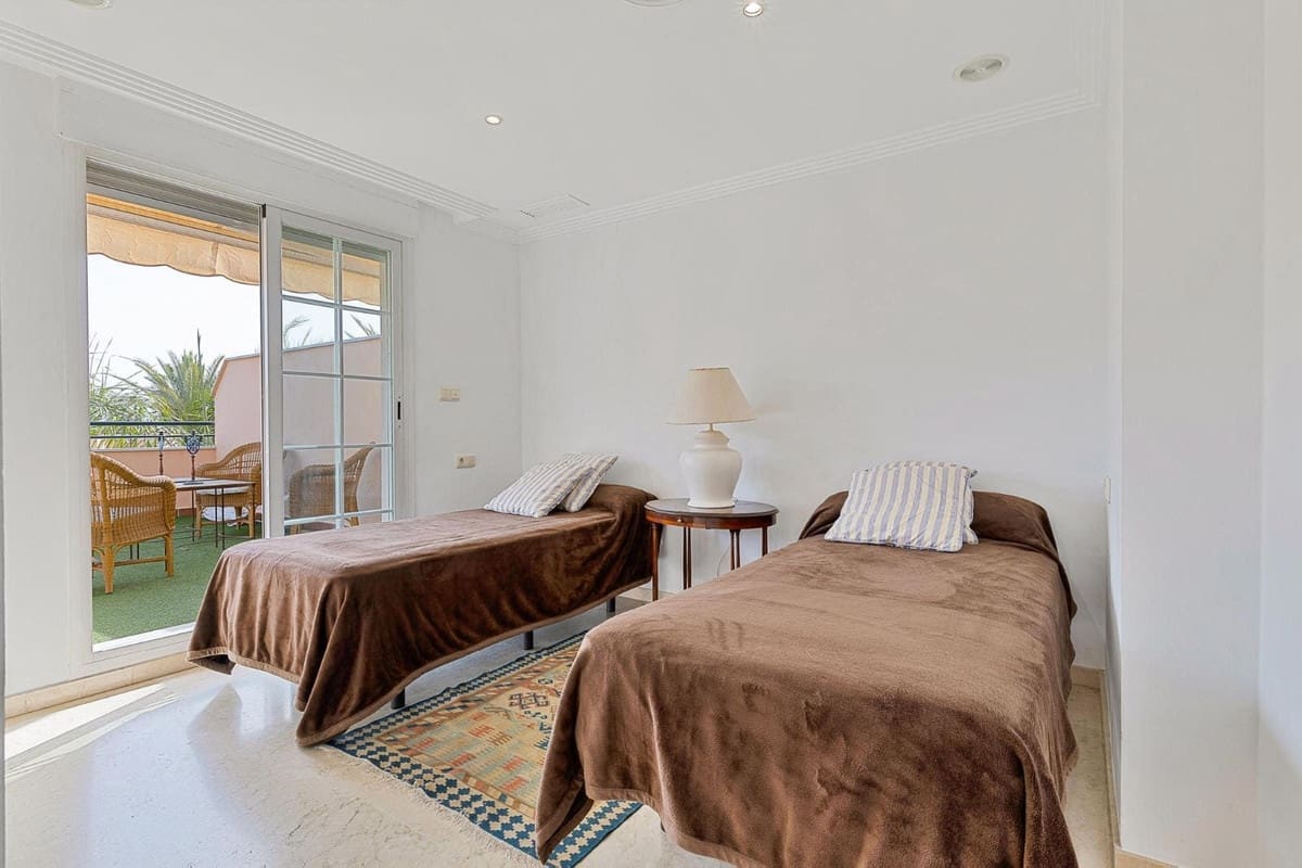 2 soverom Penthouse til salgs i Marbella med svømmebasseng garasje - € 408 000 (Ref: 9479577)