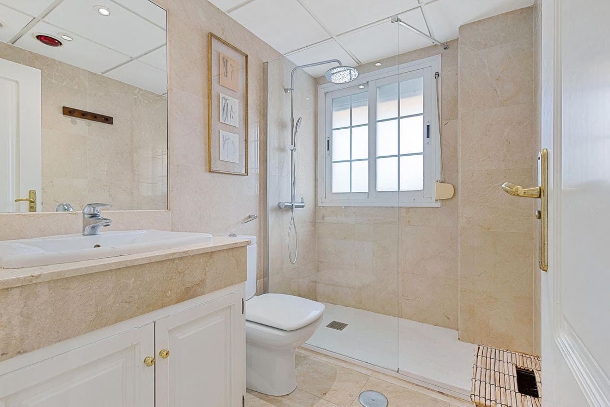 2 soverom Penthouse til salgs i Marbella med svømmebasseng garasje - € 408 000 (Ref: 9479577)