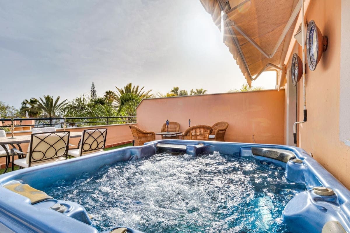 2 soverom Penthouse til salgs i Marbella med svømmebasseng garasje - € 408 000 (Ref: 9479577)