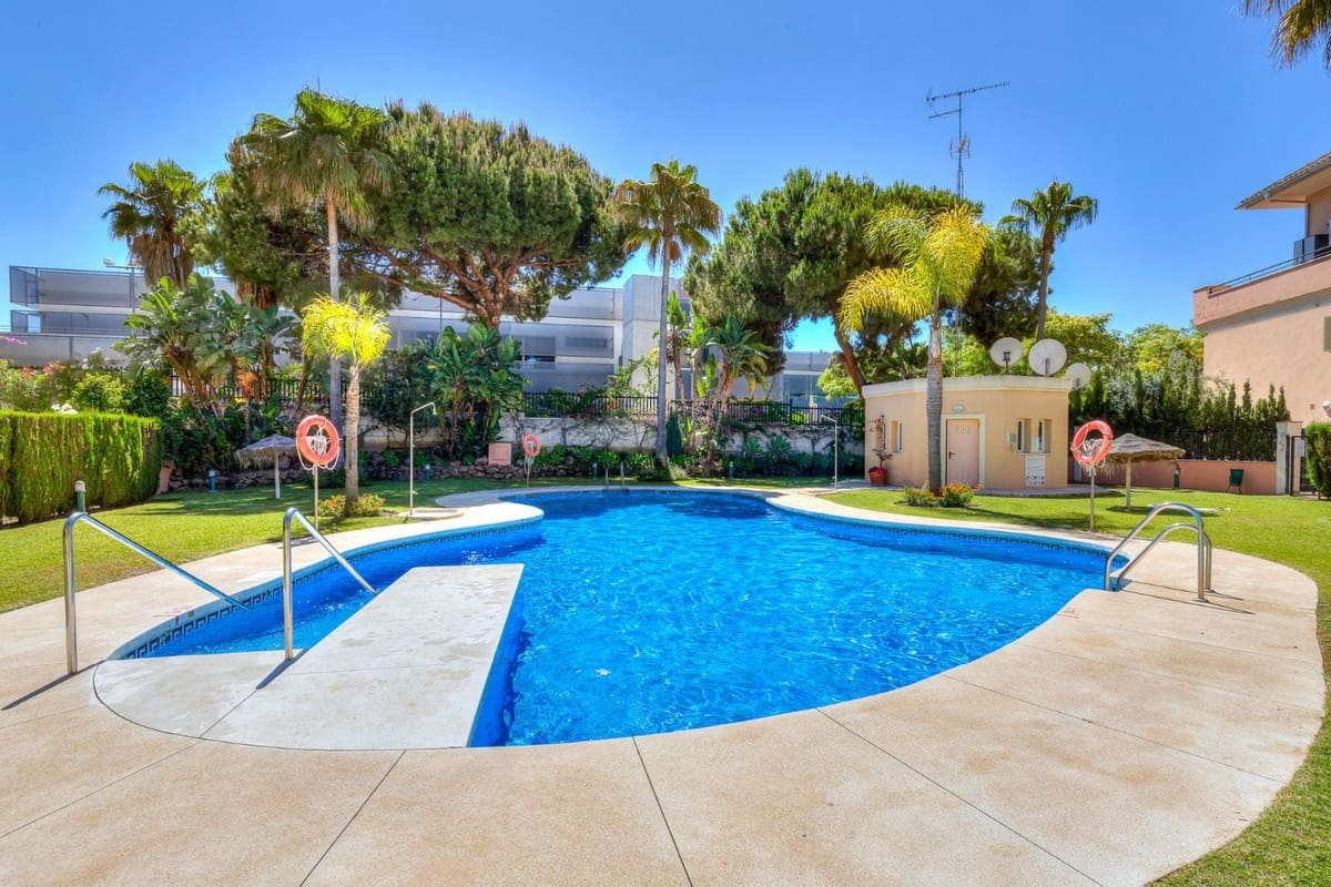 2 soverom Penthouse til salgs i Marbella med svømmebasseng garasje - € 408 000 (Ref: 9479577)