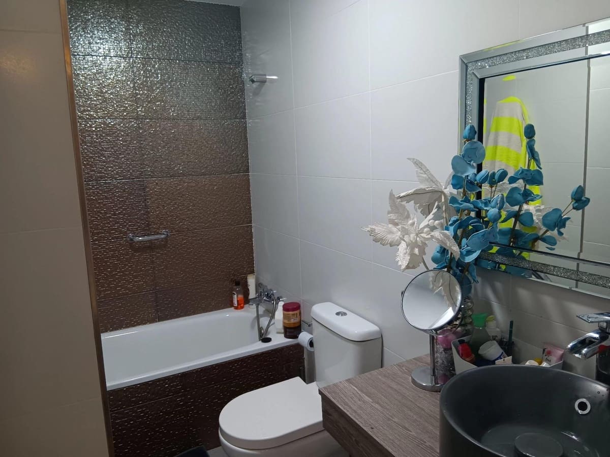 3 bedroom Apartment for sale in Estepona - € 410,000 (Ref: 9479579)