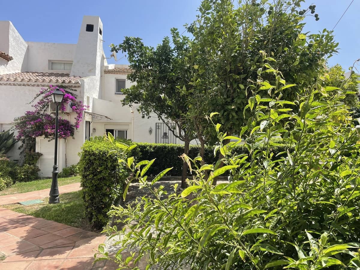 2 soverom Penthouse til salgs i Estepona med svømmebasseng - € 410 000 (Ref: 9479581)