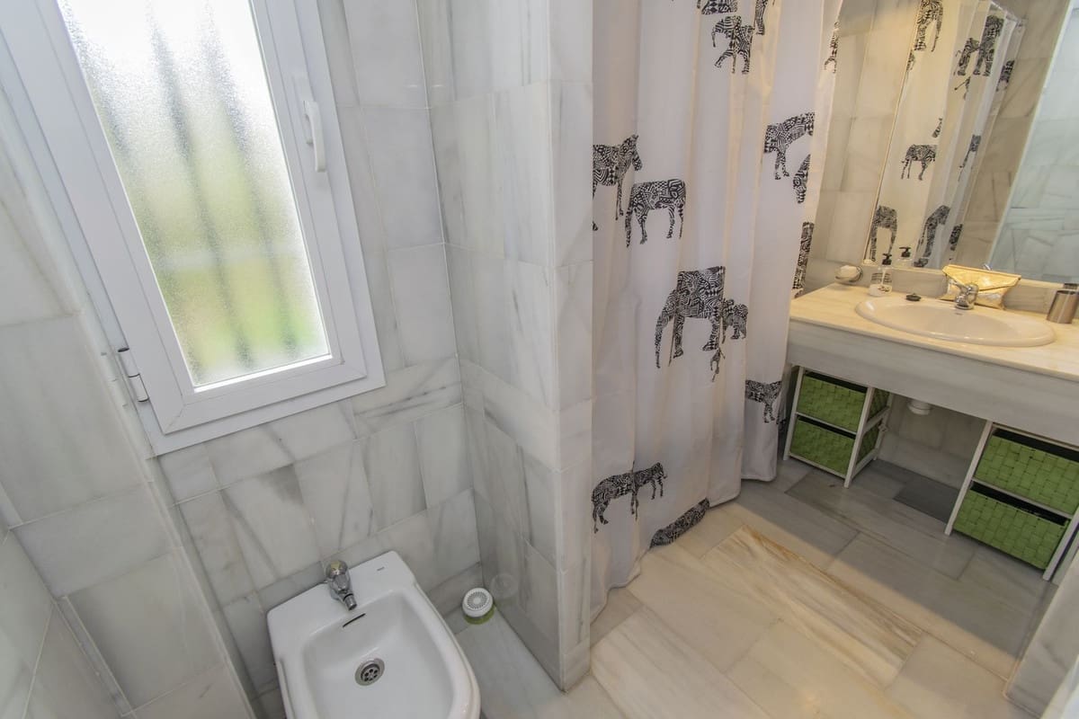 2 slaapkamer Appartement te koop in Nueva Andalucia met zwembad - € 414.000 (Ref: 9479586)