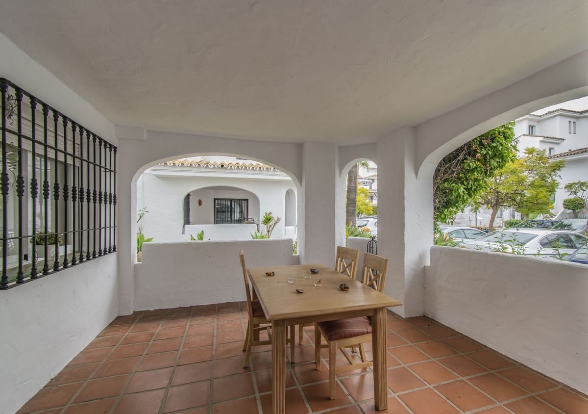 2 slaapkamer Appartement te koop in Nueva Andalucia met zwembad - € 414.000 (Ref: 9479586)