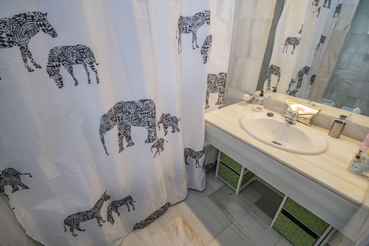 2 slaapkamer Appartement te koop in Nueva Andalucia met zwembad - € 414.000 (Ref: 9479586)