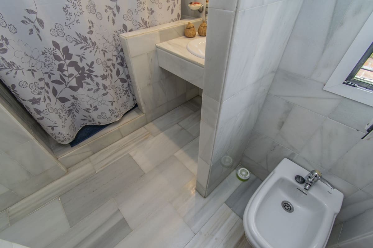 2 slaapkamer Appartement te koop in Nueva Andalucia met zwembad - € 414.000 (Ref: 9479586)