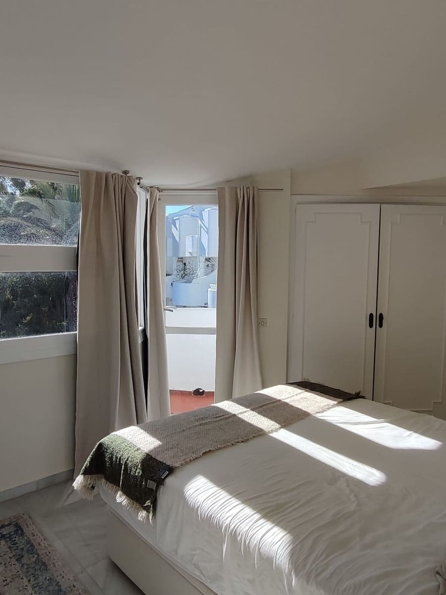 2 bedroom Apartment for sale in Calahonda - € 415,000 (Ref: 9479589)