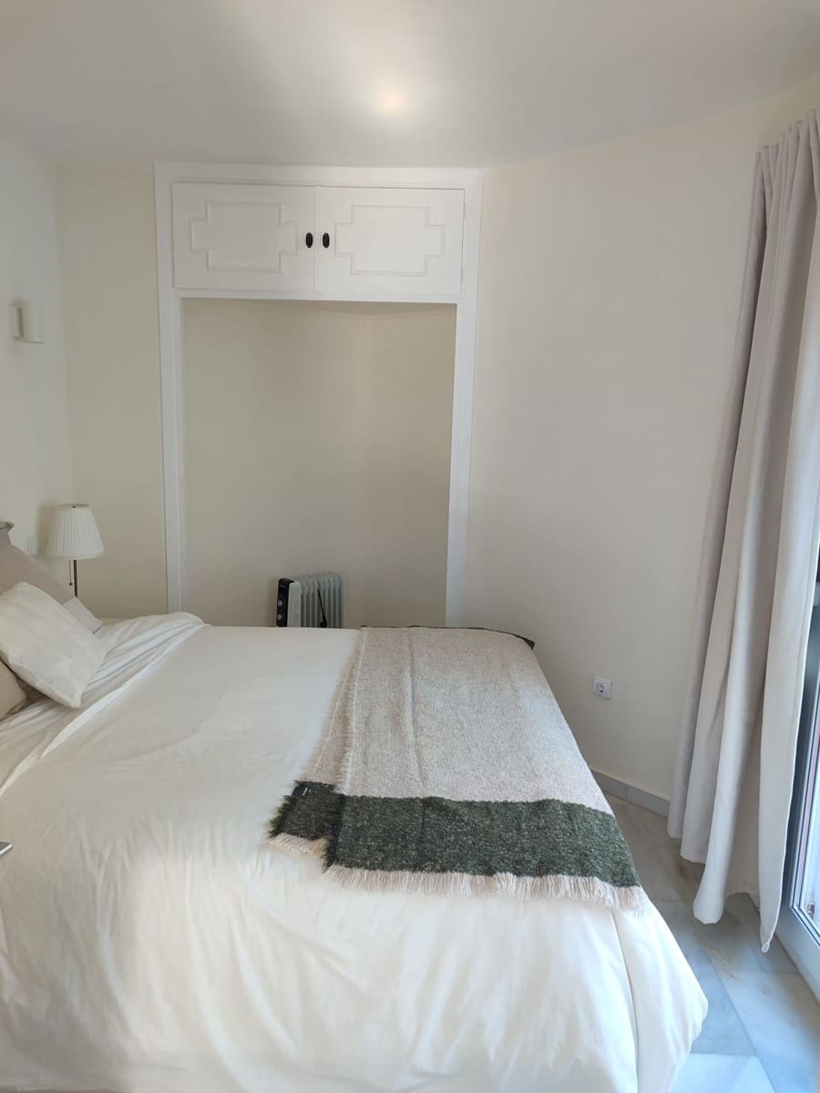 2 bedroom Apartment for sale in Calahonda - € 415,000 (Ref: 9479589)