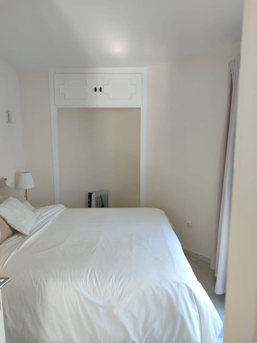 2 bedroom Apartment for sale in Calahonda - € 415,000 (Ref: 9479589)