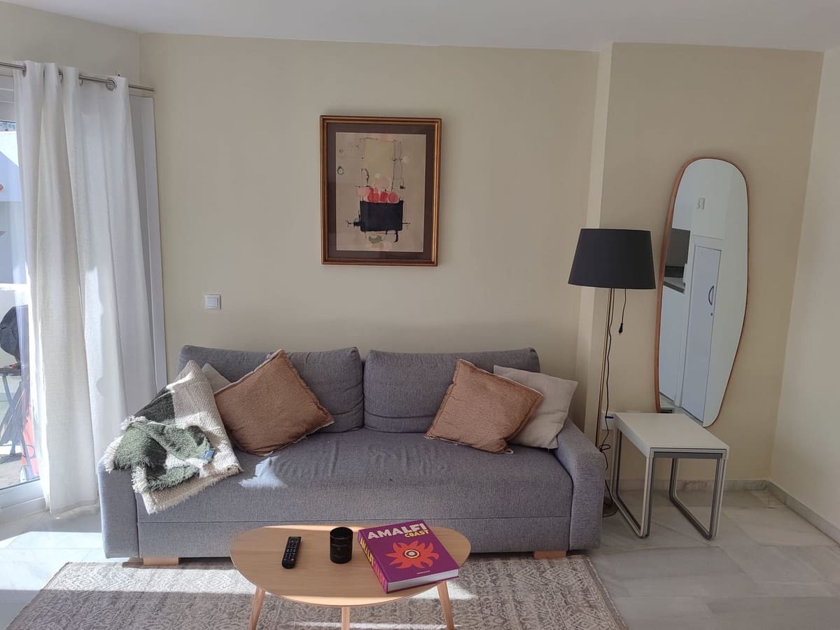 2 bedroom Apartment for sale in Calahonda - € 415,000 (Ref: 9479589)