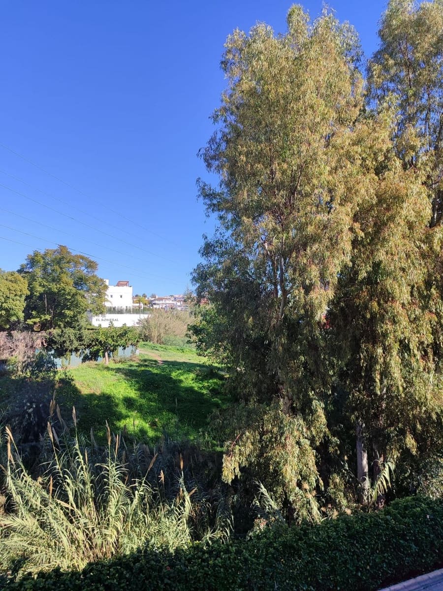 2 bedroom Apartment for sale in Calahonda - € 415,000 (Ref: 9479589)