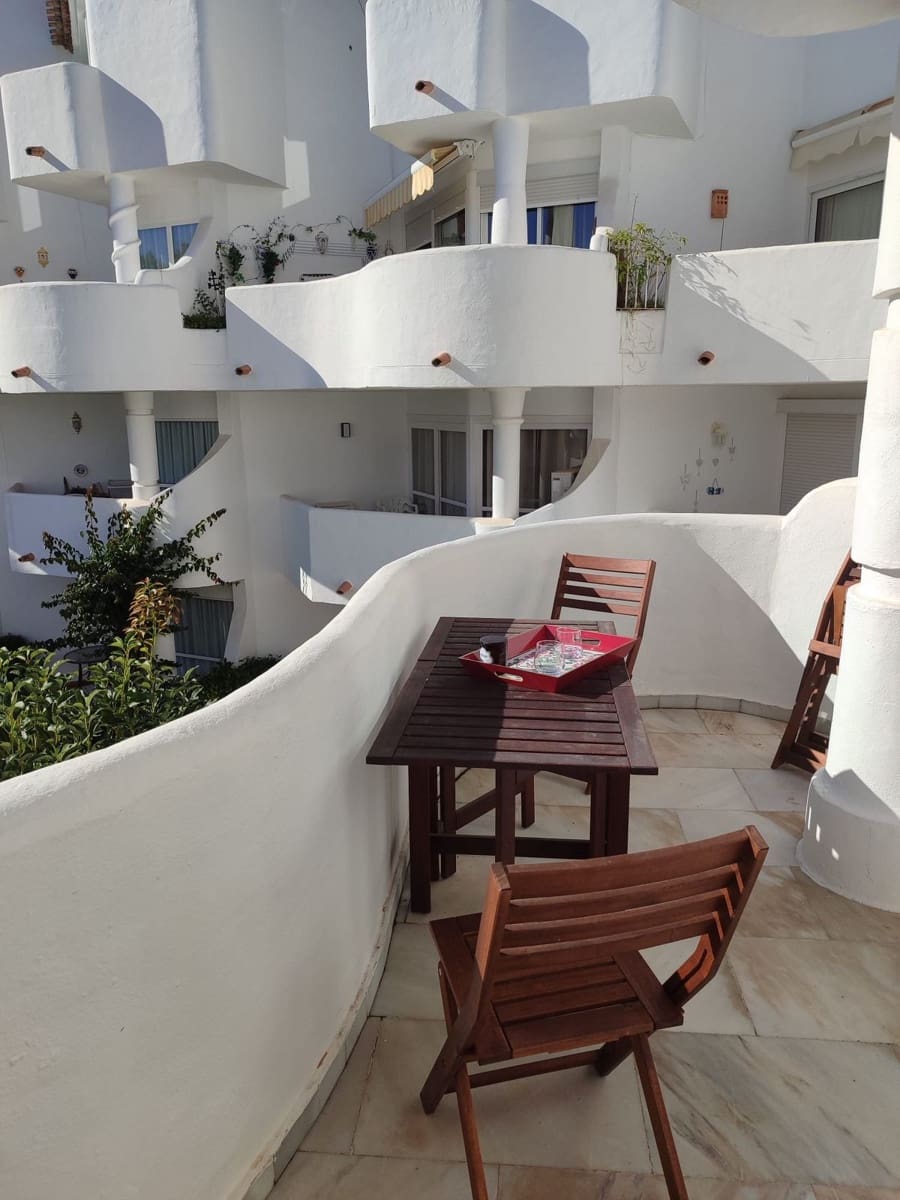 2 bedroom Apartment for sale in Calahonda - € 415,000 (Ref: 9479589)