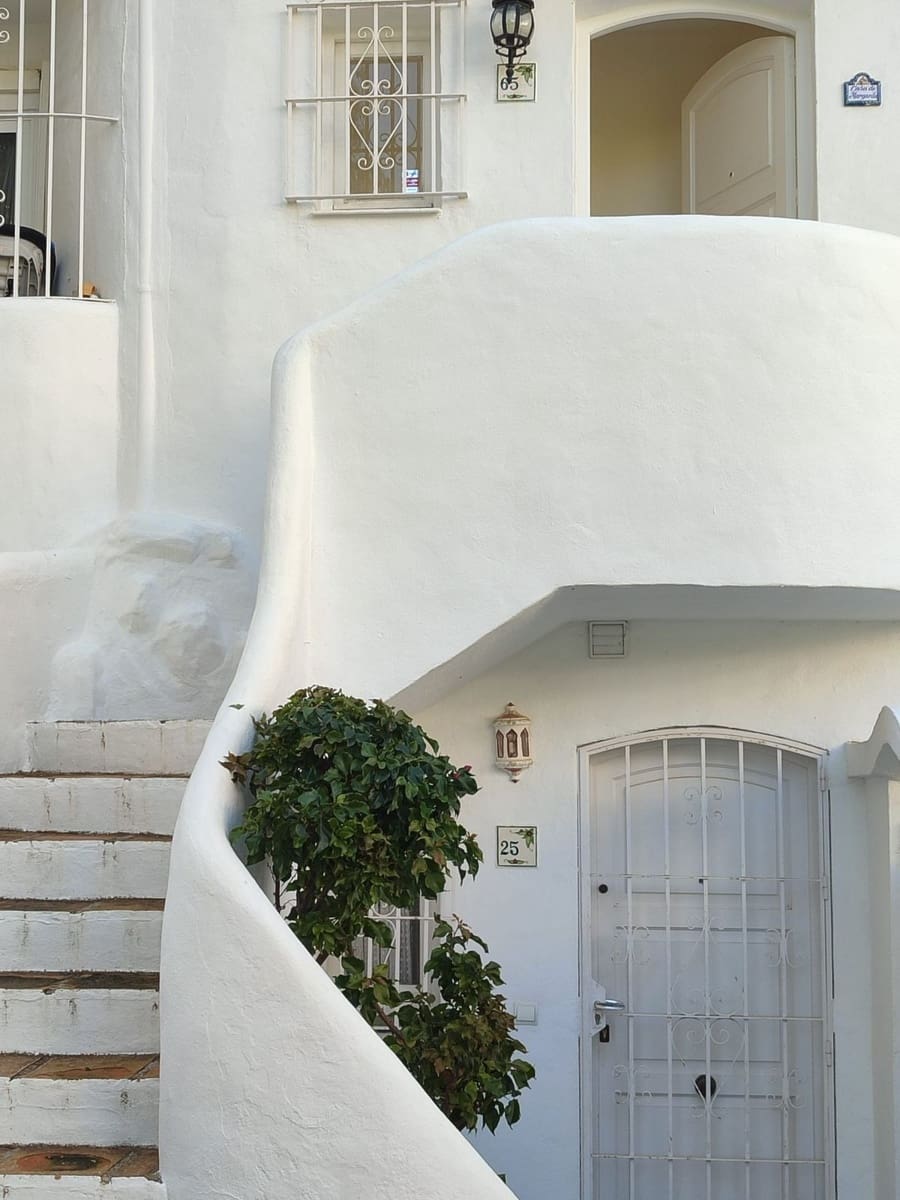 2 bedroom Apartment for sale in Calahonda - € 415,000 (Ref: 9479589)