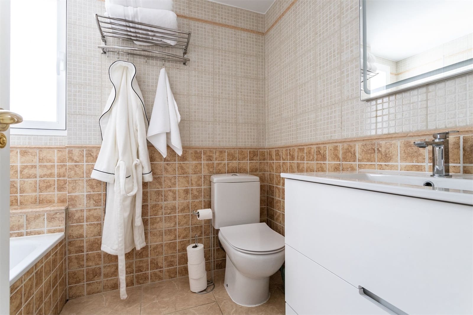 3 bedroom Apartment for sale in Mijas Costa with pool - € 415,000 (Ref: 9479590)