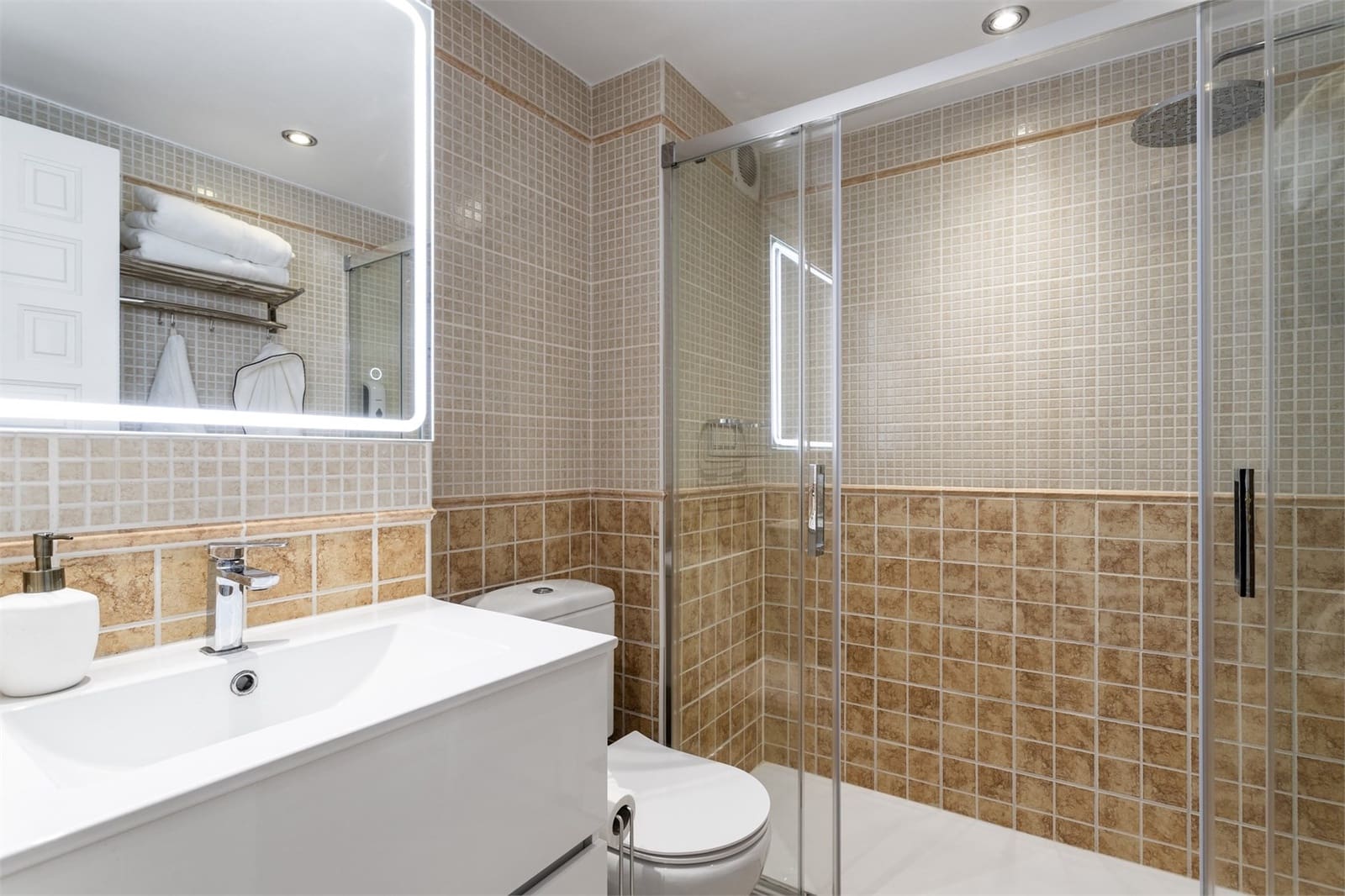 3 bedroom Apartment for sale in Mijas Costa with pool - € 415,000 (Ref: 9479590)