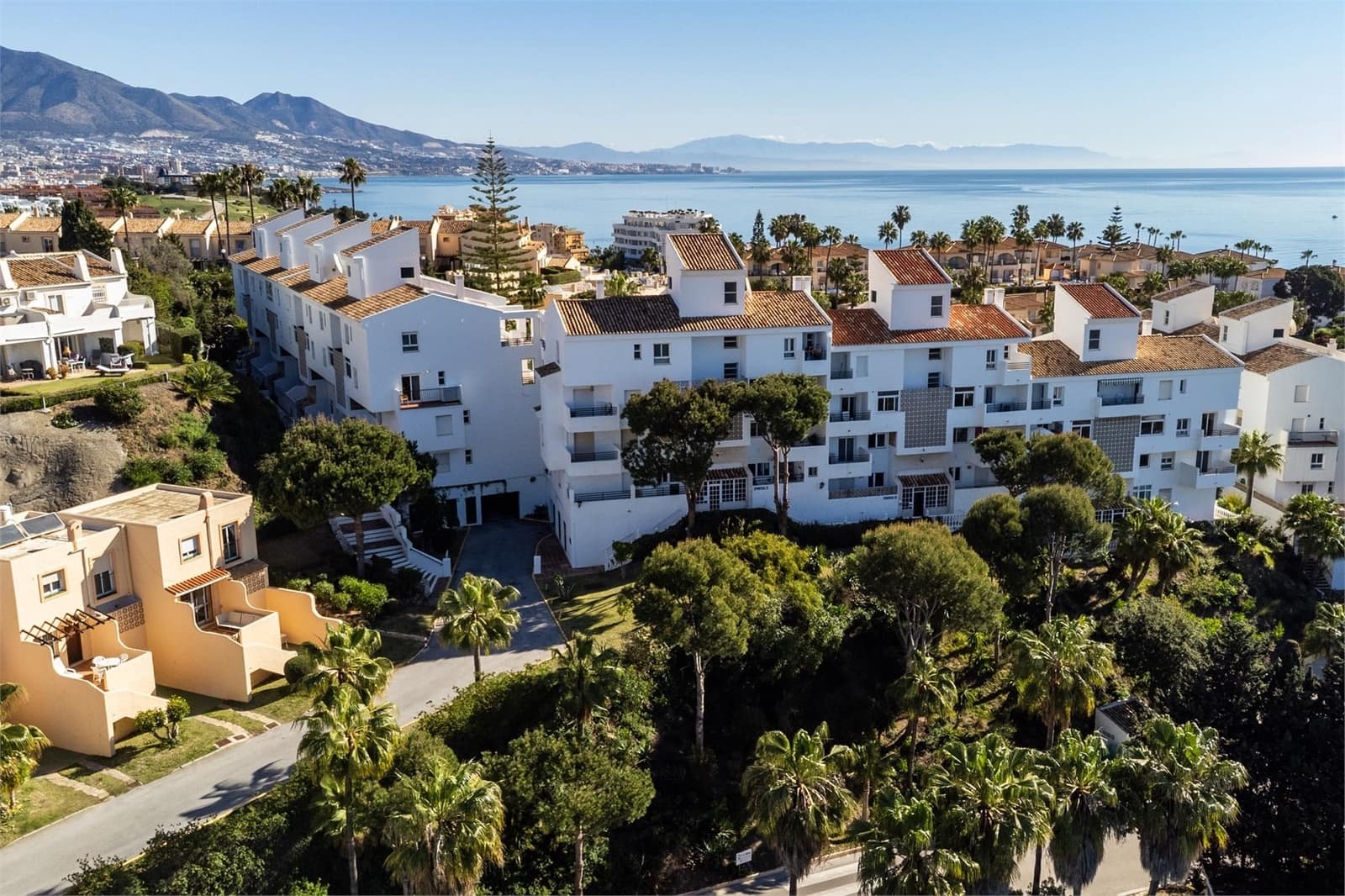 3 bedroom Apartment for sale in Mijas Costa with pool - € 415,000 (Ref: 9479590)