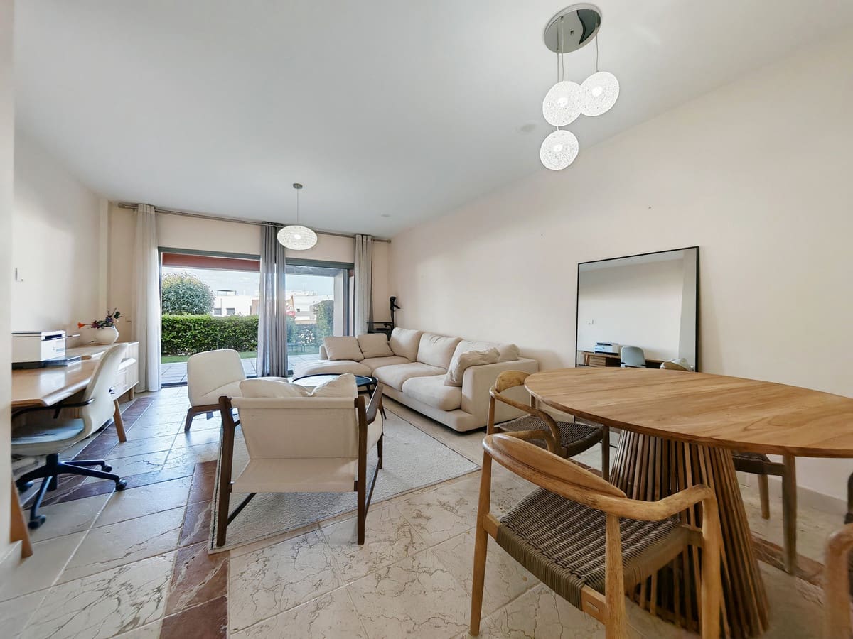 2 bedroom Apartment for sale in Estepona with pool - € 420,000 (Ref: 9479598)