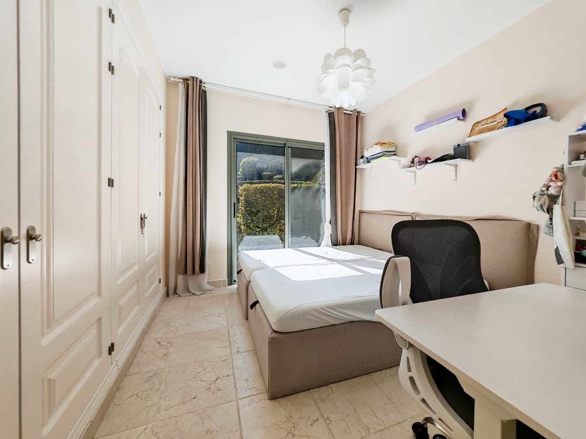 2 bedroom Apartment for sale in Estepona with pool - € 420,000 (Ref: 9479598)