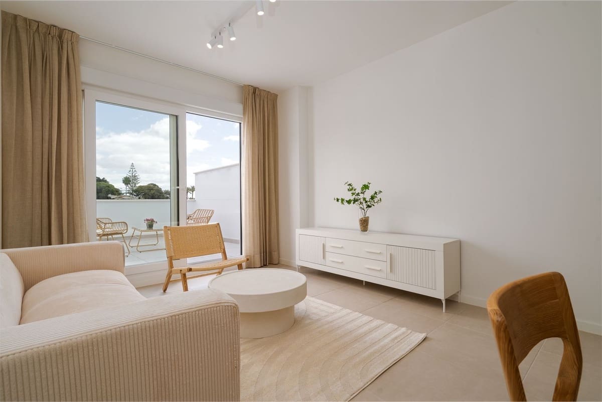 2 bedroom Apartment for sale in Estepona with pool - € 420,000 (Ref: 9479600)