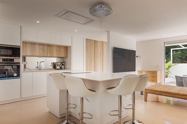 Casa de 2 habitaciones en La Dama de Noche - La Alzambra, Marbella en venta con garaje - 420.000 € (Ref: 9479602)