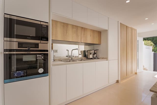 Casa de 2 habitaciones en La Dama de Noche - La Alzambra, Marbella en venta con garaje - 420.000 € (Ref: 9479602)