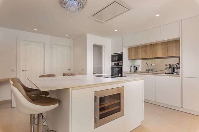 Casa de 2 habitaciones en La Dama de Noche - La Alzambra, Marbella en venta con garaje - 420.000 € (Ref: 9479602)