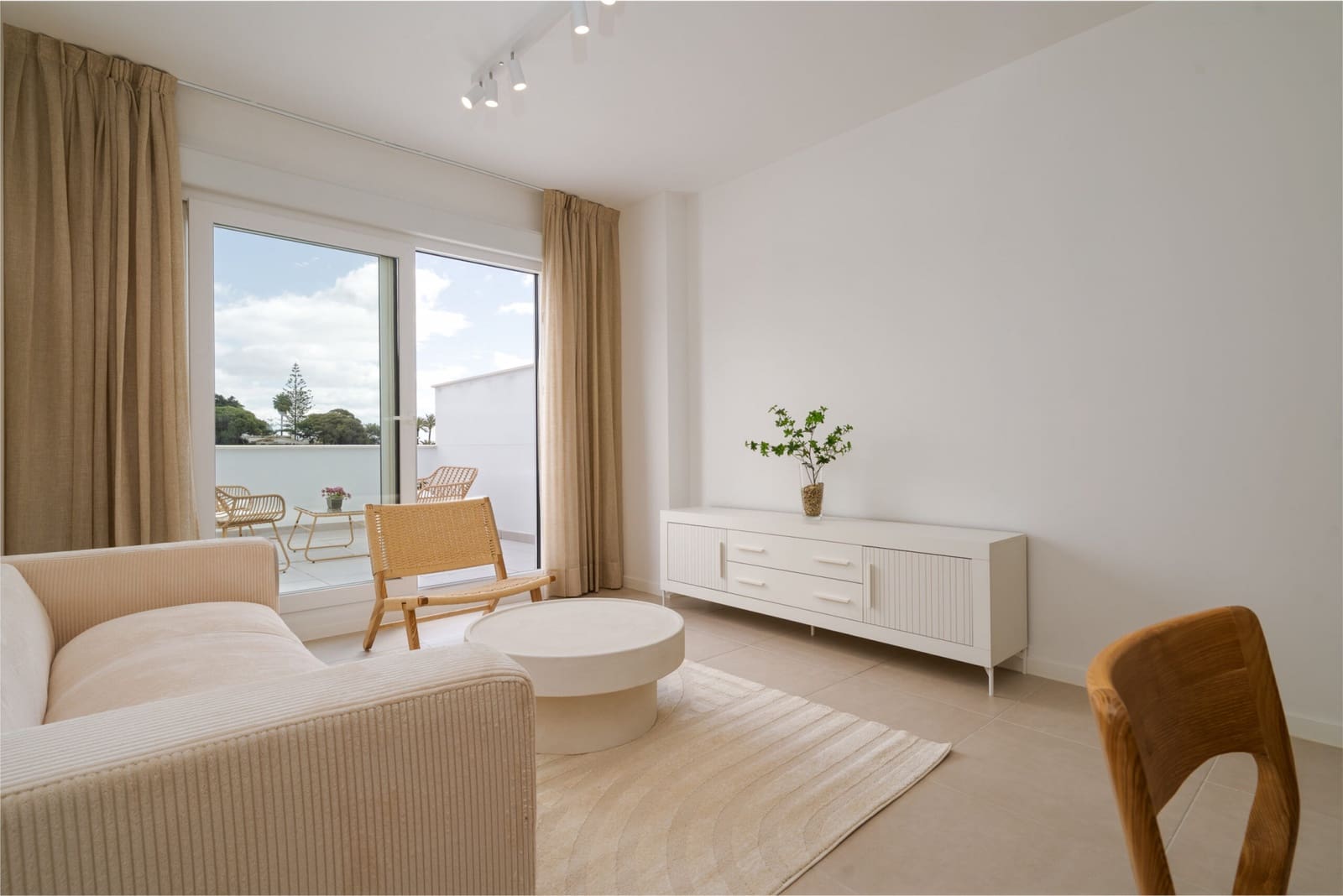 2 makuuhuone Huoneisto myytävänä paikassa Estepona mukana uima-altaan 
autotalli - 420 000 € (Ref: 9479604)