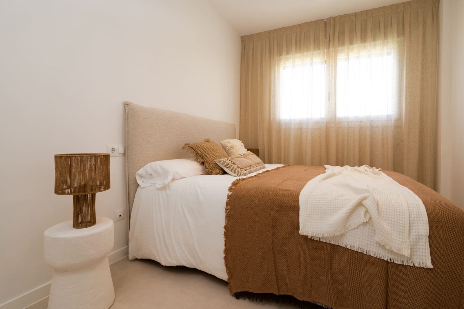 2 makuuhuone Huoneisto myytävänä paikassa Estepona mukana uima-altaan 
autotalli - 420 000 € (Ref: 9479604)