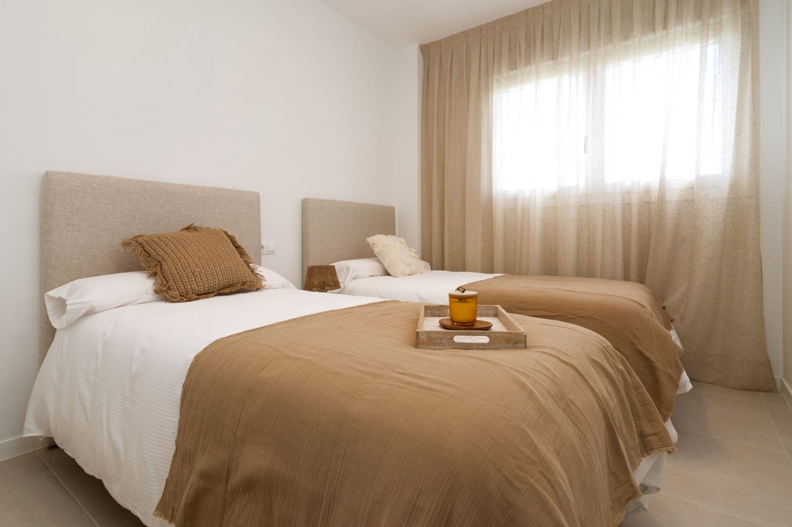 2 makuuhuone Huoneisto myytävänä paikassa Estepona mukana uima-altaan 
autotalli - 420 000 € (Ref: 9479604)