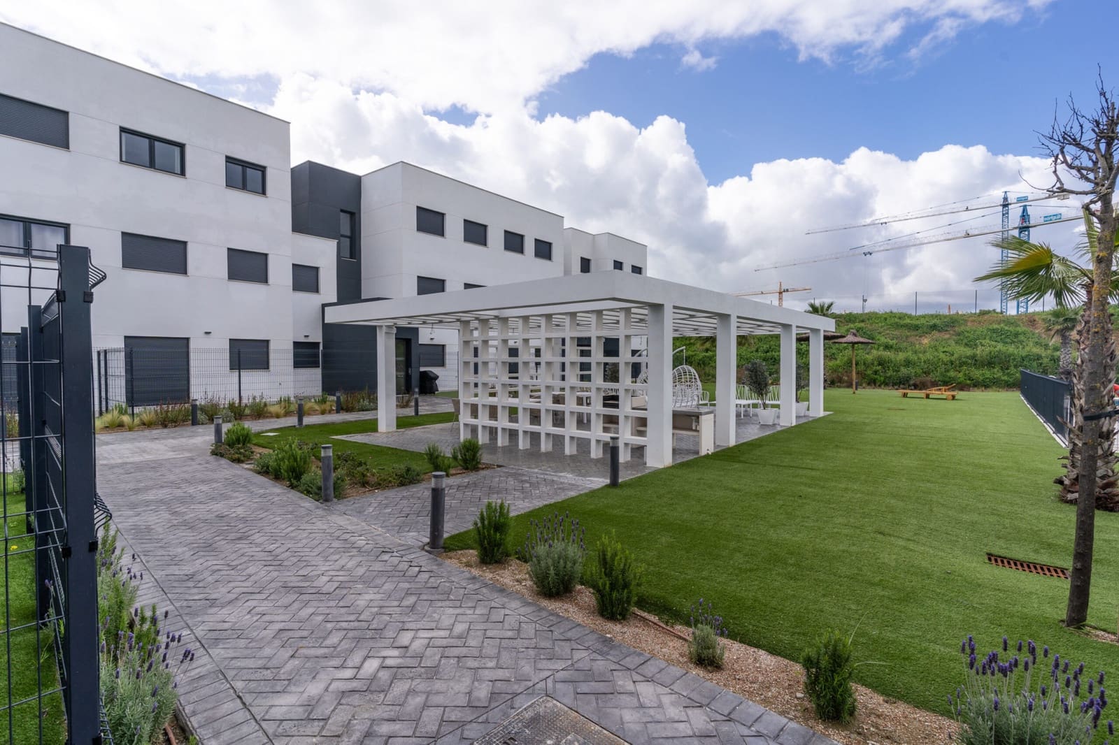 2 makuuhuone Huoneisto myytävänä paikassa Estepona mukana uima-altaan 
autotalli - 420 000 € (Ref: 9479604)