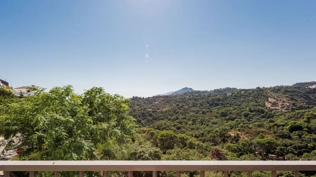 Apartamento de 2 habitaciones en Los Arqueros, Benahavís en venta con piscina - 425.000 € (Ref: 9479609)