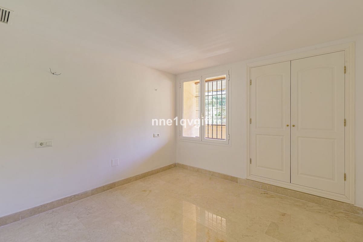 3 bedroom Apartment for sale in Elviria with pool - € 425,000 (Ref: 9479612)